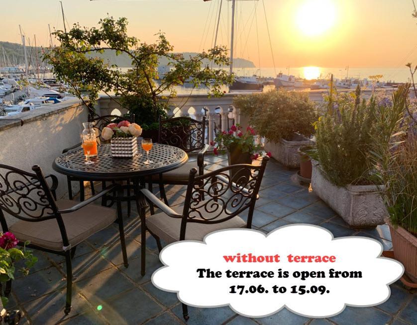 First Row To The Sea - Maremi Izola Apartment Terrace Oda fotoğraf
