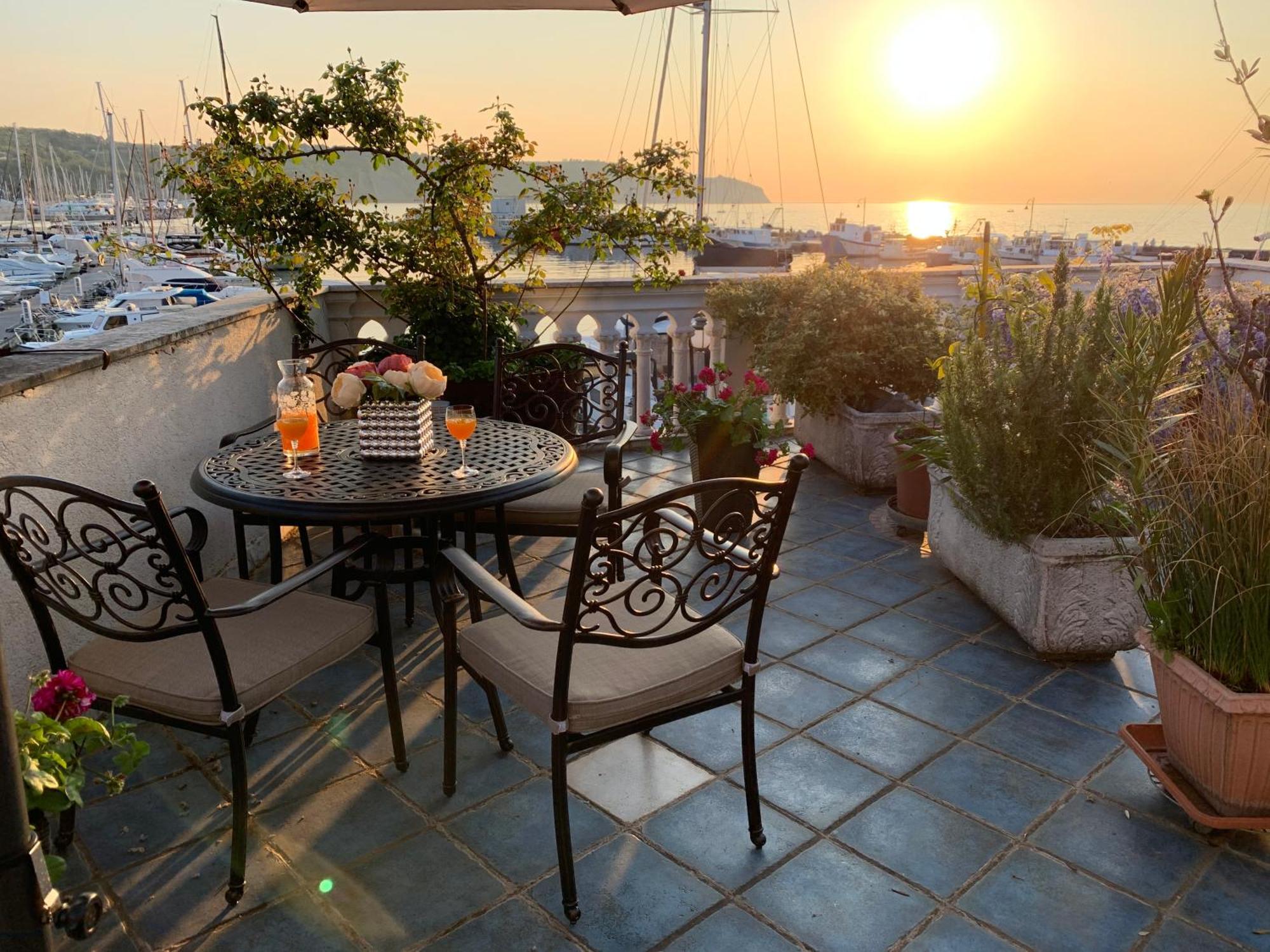 First Row To The Sea - Maremi Izola Apartment Terrace Dış mekan fotoğraf